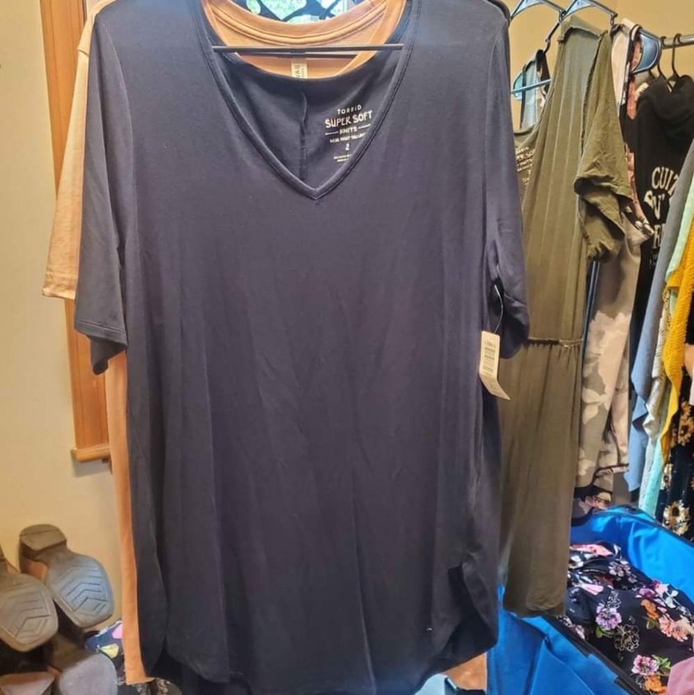 Torrid size 2 perfect tee